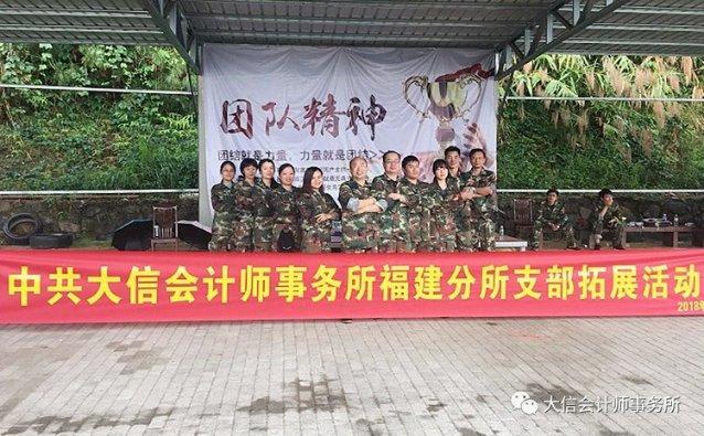领克08 EM-P与盒马同框，这又是什么新奇玩法？